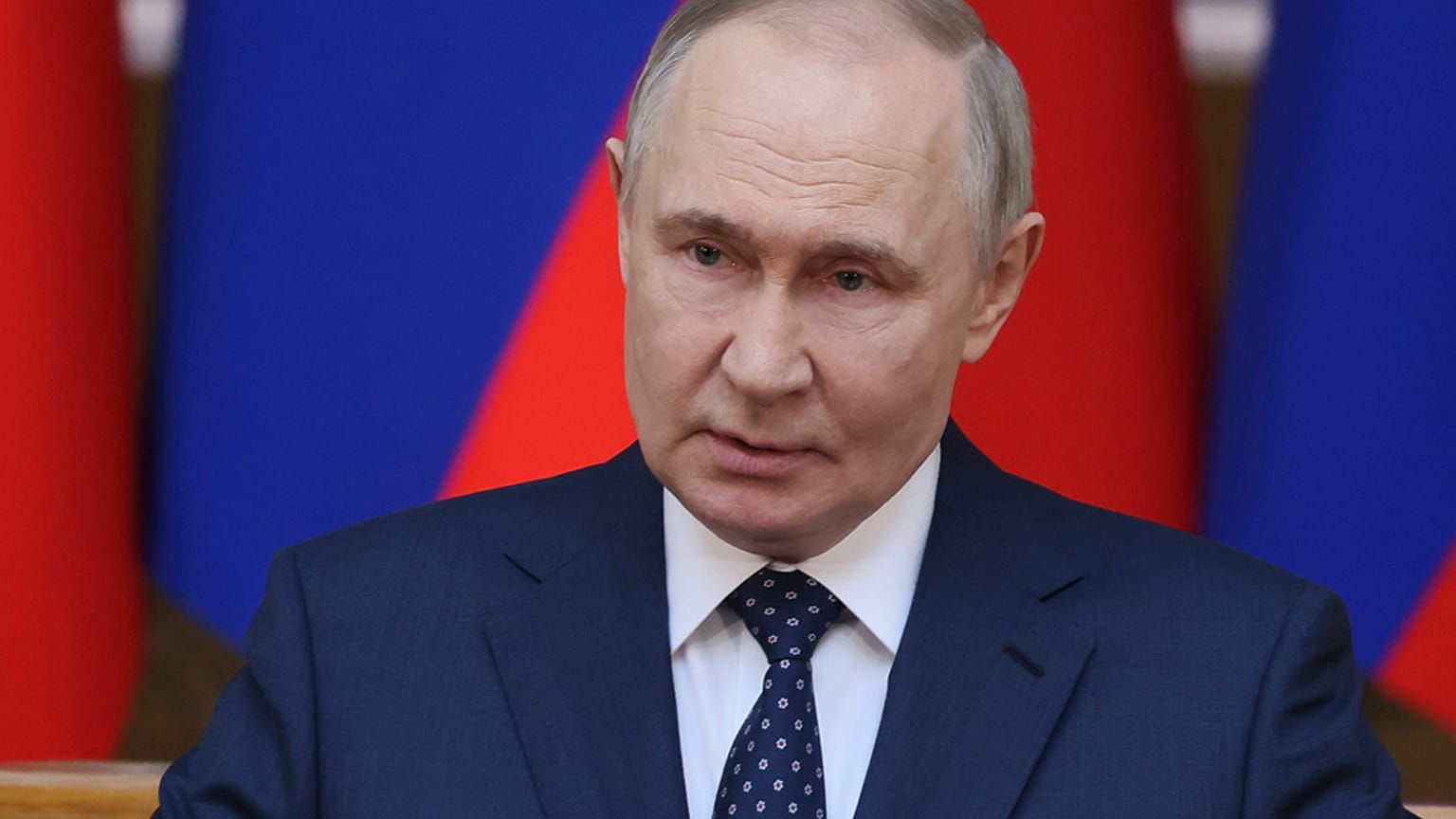 Vladimir Putin en San Petersburgo el 28 de abril de 2025