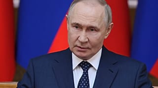Vladimir Putin a San Pietroburgo il 28 aprile 2025