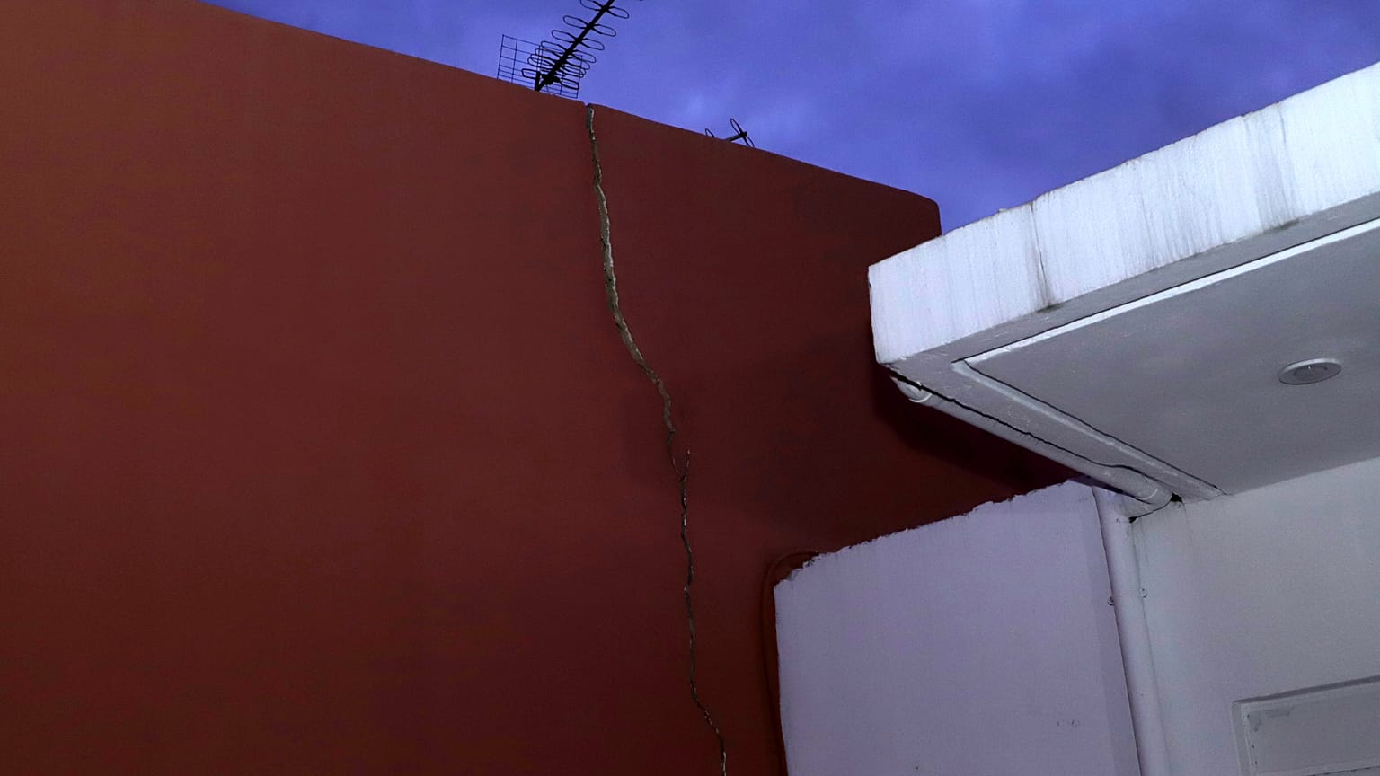 Ρήγματα εντοπίστηκαν σε κτίρια στο χωριό Βούτες Ηρακλείου Κρήτης