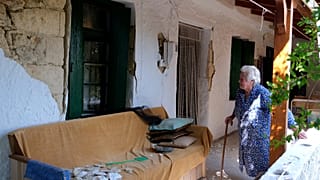 Una anciana en Creta.