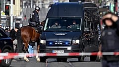 ARQUIVO: Policiais protegem uma rua no centro da cidade de Mannheim após um ataque de carro, 3 de março de 2025