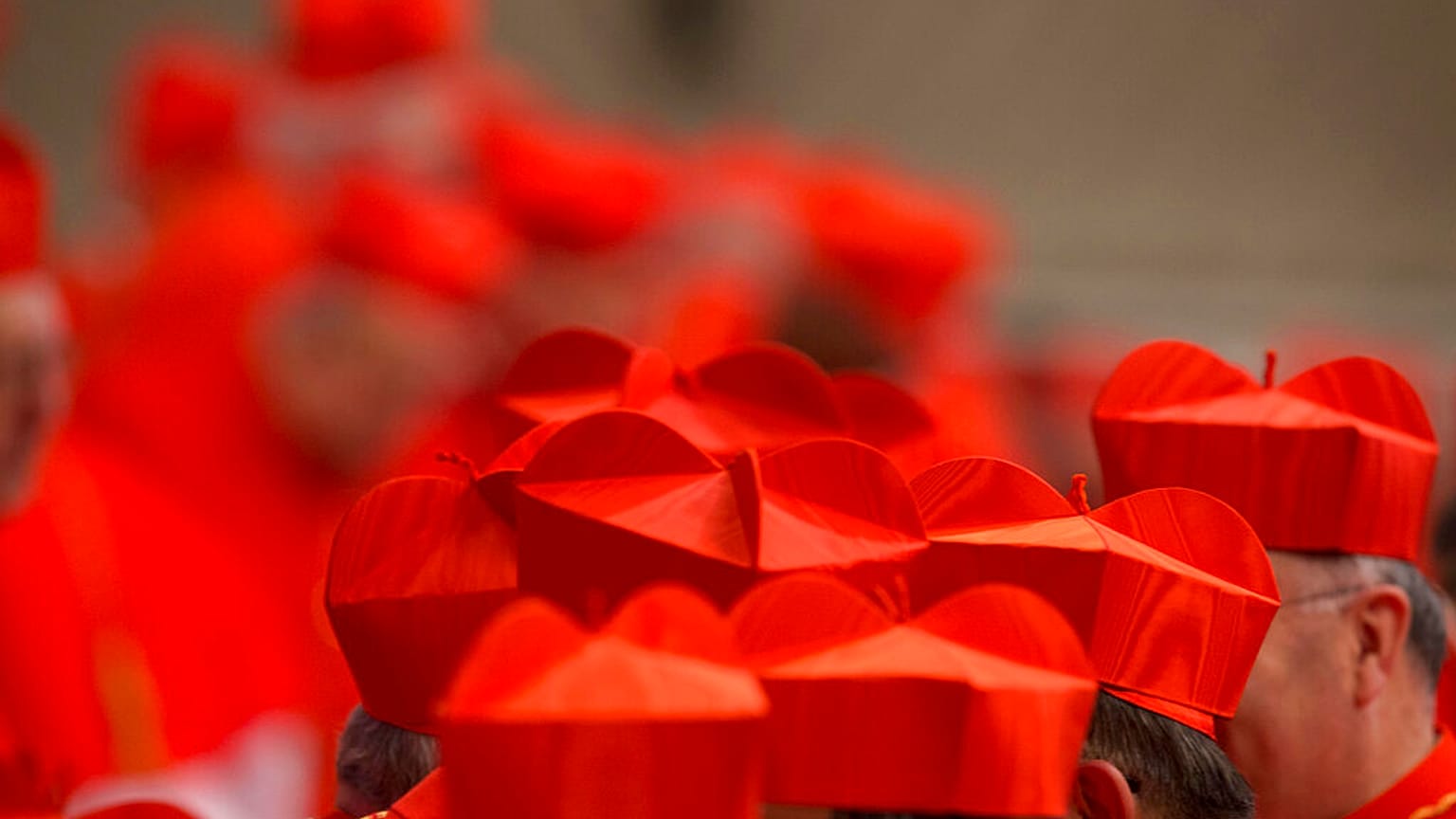 Les chapeaux traditionnels du cardinal