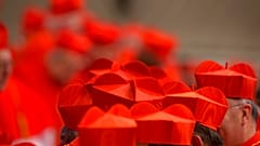 Os tradicionais chapéus de cardeal
