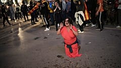 Protesty pod hasłem "Mazón, Zrezygnuj"  skierowanym do prezydenta rządu regionalnego Carlosa Mazóna w Walencji, 9 listopada 2024 r. 