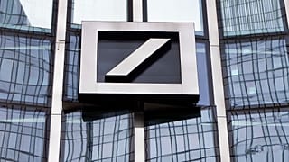 Archivo: El logotipo de Deutsche Bank se muestra en un edificio del banco en Fráncfort, Alemania, el 9 de abril de 2018.