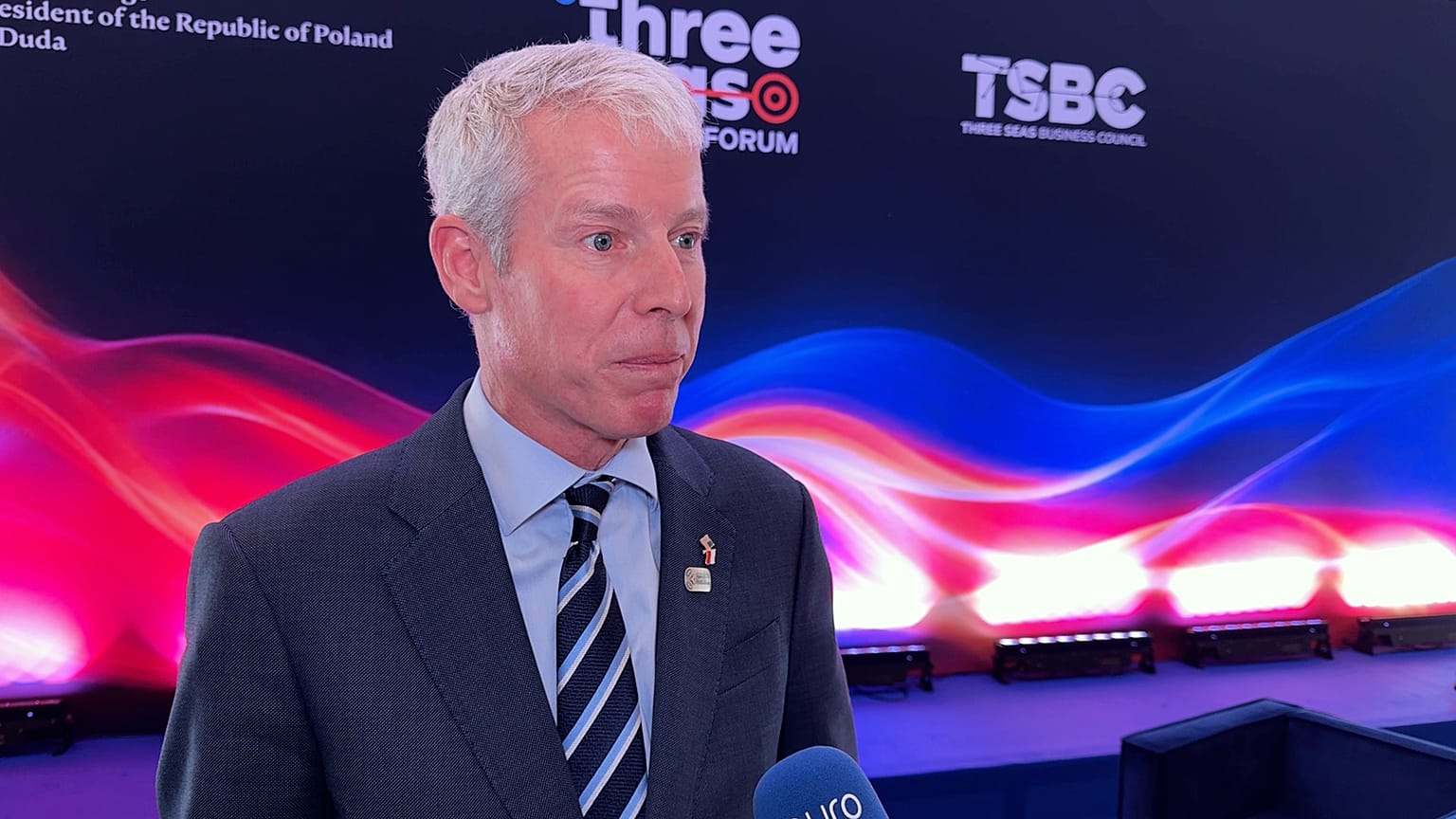 Chris Wright, secretário da Energia dos EUA, em conversa com a Euronews na Cimeira Trilateral, Varsóvia, 28 de abril de 2025.