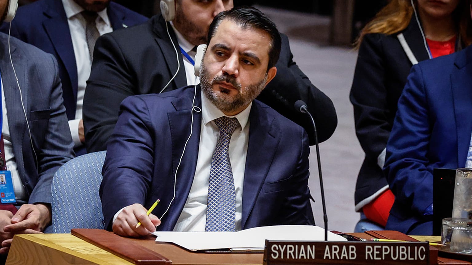 وزير الخارجية السوري أسعد الشيباني يحضر جلسة لمجلس الأمن حول الوضع في الشرق الأوسط في مقر الأمم المتحدة يوم الجمعة 25 نيسان / أبريل 2025.