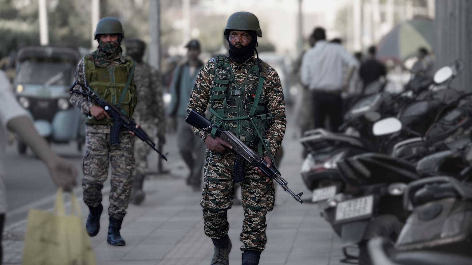 سربازان هندی در کشمیر