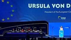 EU-Kommissionspräsidentin Ursula von der Leyen spricht am ersten Tag des EVP-Kongresses 2025, Valencia, Spanien, 29. April 2025