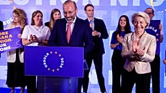 Ursula von der Leyen junto a Manfred Weber en una imagen de archivo.