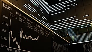 Alman borsa endeksi DAX, Almanya'nın Frankfurt kentindeki borsada resmediliyor. 16 Nisan 2025.