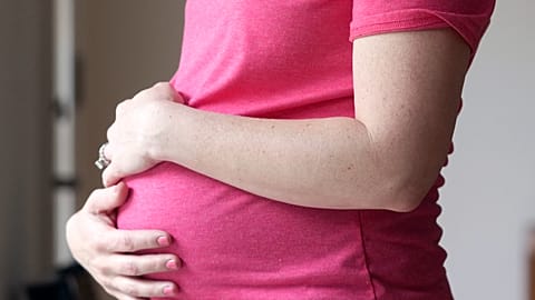 Photo d'archive d'une femme enceinte.