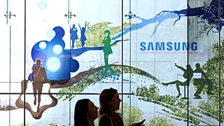 Visitors walk past the logo of the Samsung Electronics Co. at its office in Seoul, South Korea. 29 April 2025.