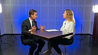 İsveç Başbakanı Ulf Kristersson Valencia'daki EPP Kongresinde Méabh Mc Mahon'a konuştu 