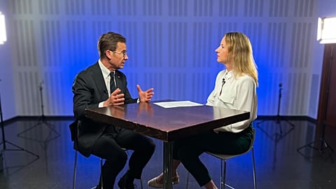Swedish Prime Minister Ulf Kristersson speaks to Méabh Mc Mahon at the EPP Congress in Valencia 