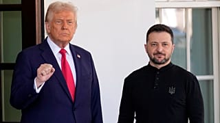 Le président ukrainien Volodymyr Zelensky accueilli à la Maison Blanche par Donald Trump, le 28 février 2025.