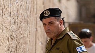 رئيس أركان الجيش الإسرائيلي الجديد، الفريق إيال زامير أمام حائط البراق في البلدة القديمة في القدس يوم الأربعاء، 5 مارس 2025