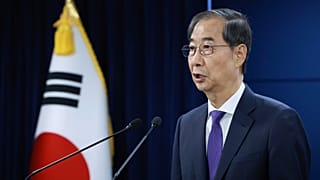 Han Duck-szu dél-koreai ügyvezető elnök sajtótájékoztatón beszél a kormánykomplexumban Szöulban, Dél-Koreában 2025. május 1-jén, csütörtökön.