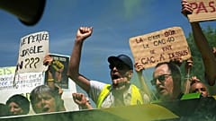 Demonstranten nehmen an der Maidemonstration in Paris teil, 1. Mai, 2025 