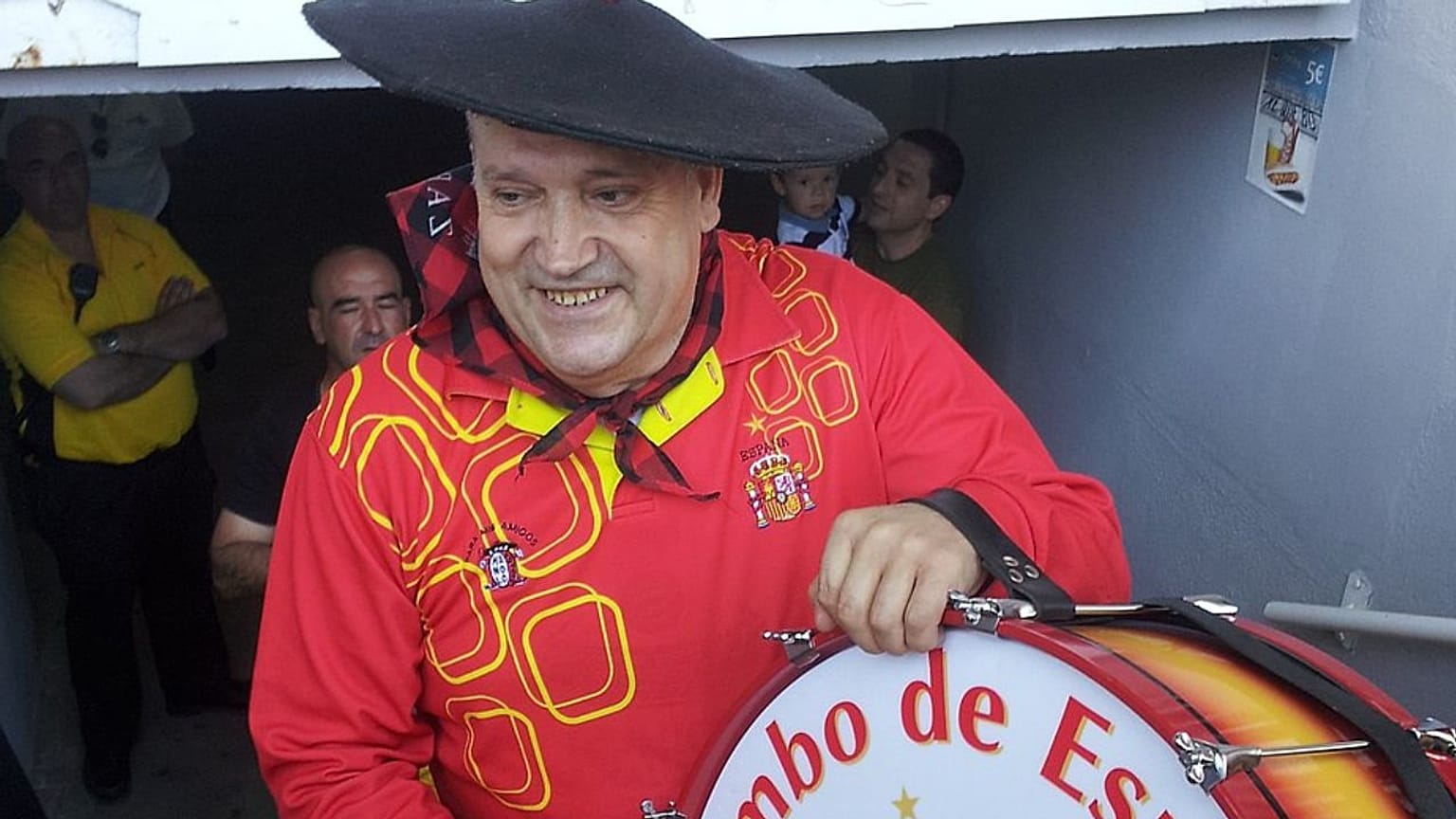 Manolo con su inseparable bombo.