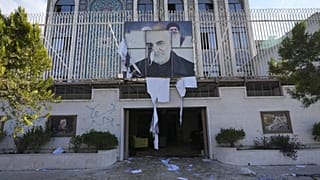 مبنى السفارة الإيرانية في دمشق بعد اقتحامه في الثامن من ديسمبر 2024