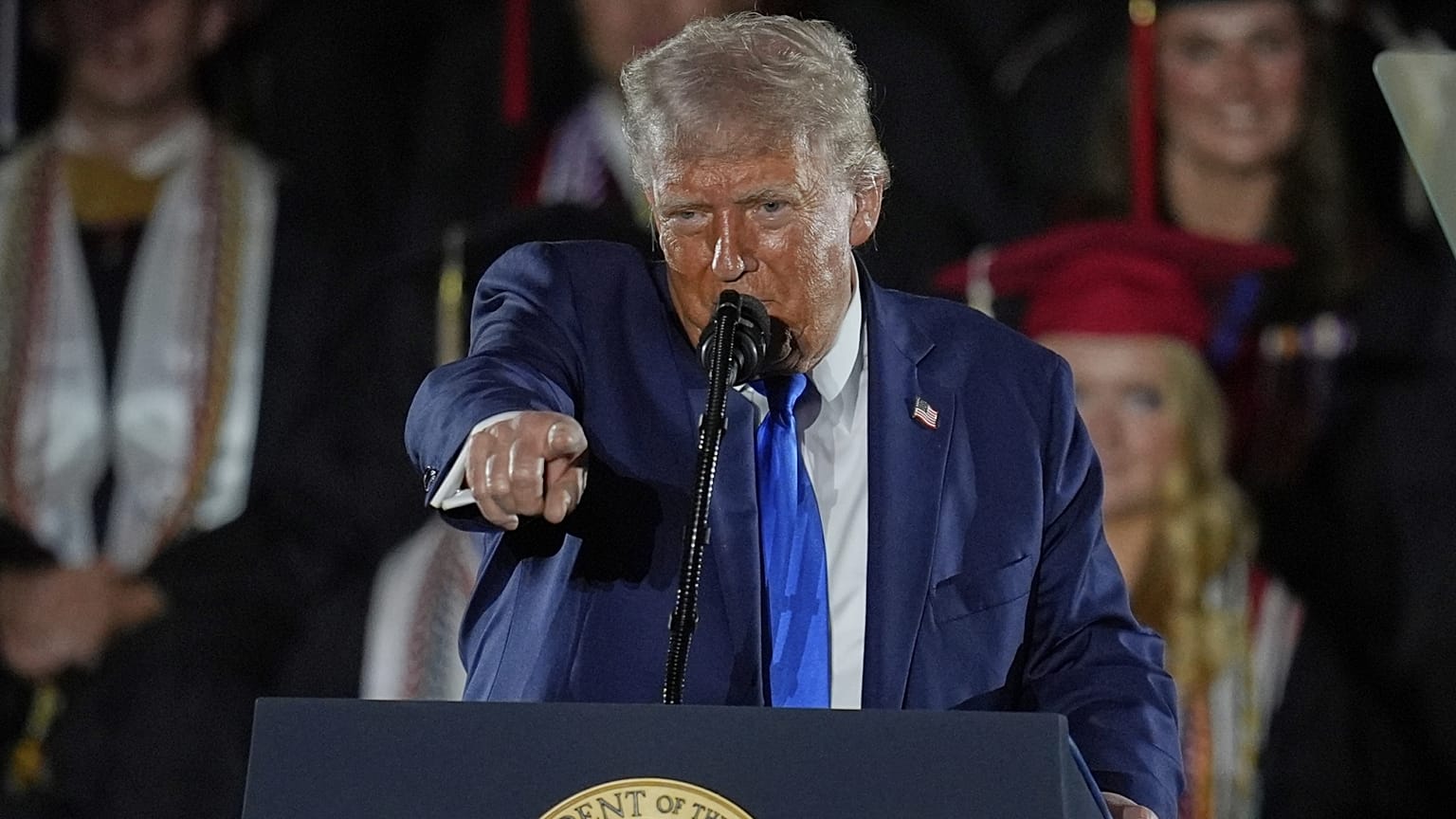 Az amerikai elnök beszédet mond az alabamai egyetemen