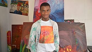 Kanyeyachukwu Tagbo Okeke bate el récord Guinness del lienzo más grande del mundo.