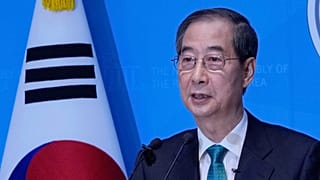 South Korean former Prime Minister Han Duck-soo speaks during a press conference in Seoul, 2 May, 2025