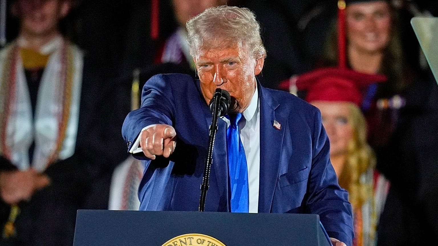 ABD'li Demokrat valiler, Donald Trump'ın iklim eylemlerini durdurmak için açtığı davalar karşısında meydan okuyor.