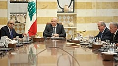 الرئيس اللبناني جوزاف عون ورئيس الحكومة نواف سلام خلال اجتماع المجلس الأعلى للدفاع - 2 أيار/ مايو 2025