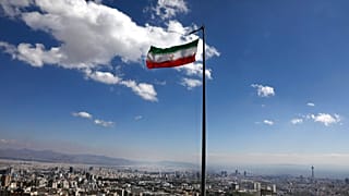 العلم الإيراني يرفرف في شمال طهران، إيران، يوم الثلاثاء 31 مارس 2020.