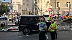 In Stuttgart ist ein Auto in eine Menschengruppe gefahren.