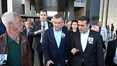 Özgür Özel'e saldırıdan hemen önce çekilen bir fotoğraf.