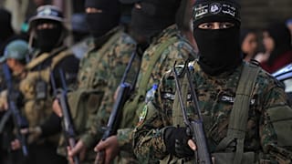 عناصر من حركة حماس في مخيم عين الحلوة جنوبي لبنان
