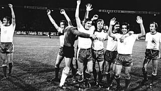 Ferencvárosi játékosok ünneplik a KEK-döntőbe jutást a belgrádi Marakana stadionban 1975. április 23-án