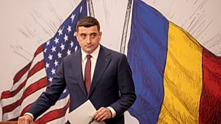 Le candidat à la présidence George Simion, leader de l'Alliance pour l'unité des Roumains (AUR), participe à la Conférence d'affaires roumano-américaine 2025 à Bucarest.