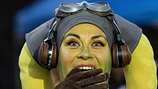 حضر أحد معجبي Star Wars مرتديًا زي هيرا سيندولا معرضًا يسمى "إكسبو يودا" في سانتياغو، تشيلي، يوم السبت، 3 مايو 2025