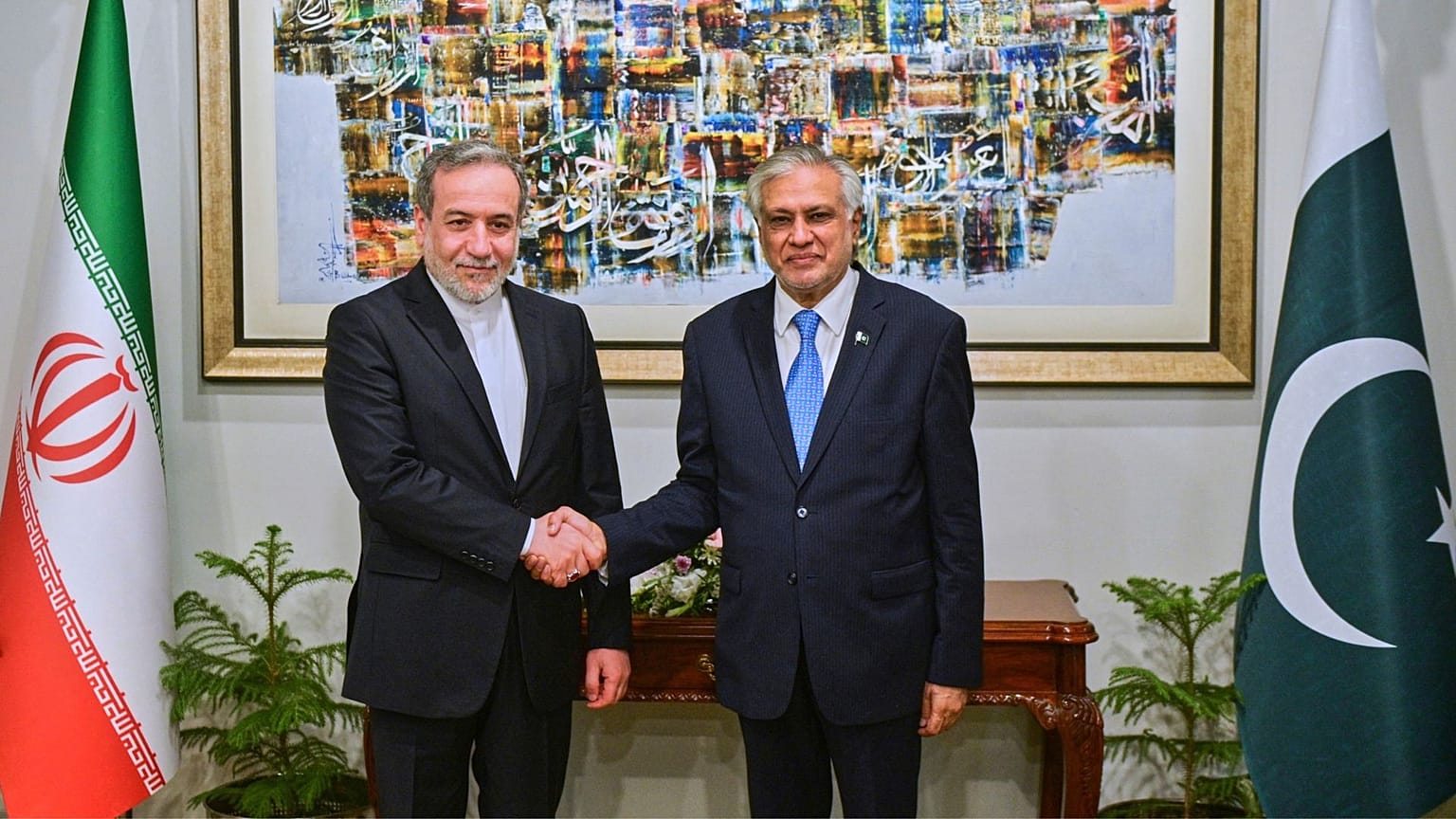دیدار عباس عراقچی با همتای پاکستانی خود