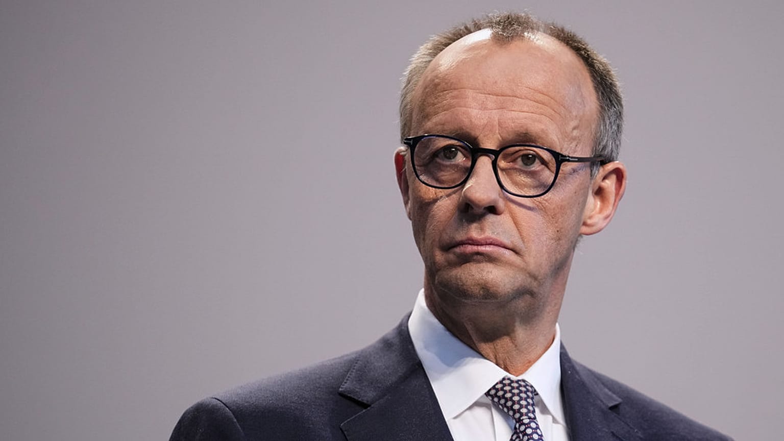 Friedrich Merz, presidente do partido CDU, dirige-se aos meios de comunicação social depois de ter chegado a um acordo entre os seus partidos sobre uma coligação para um novo governo, Berlim, Alemanha, 9 de abril de 2025