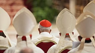 Des cardinaux assistent à une messe lors du septième des neuf jours de deuil du pape François, dans la basilique Saint-Pierre au Vatican, le 3 mai 2025.