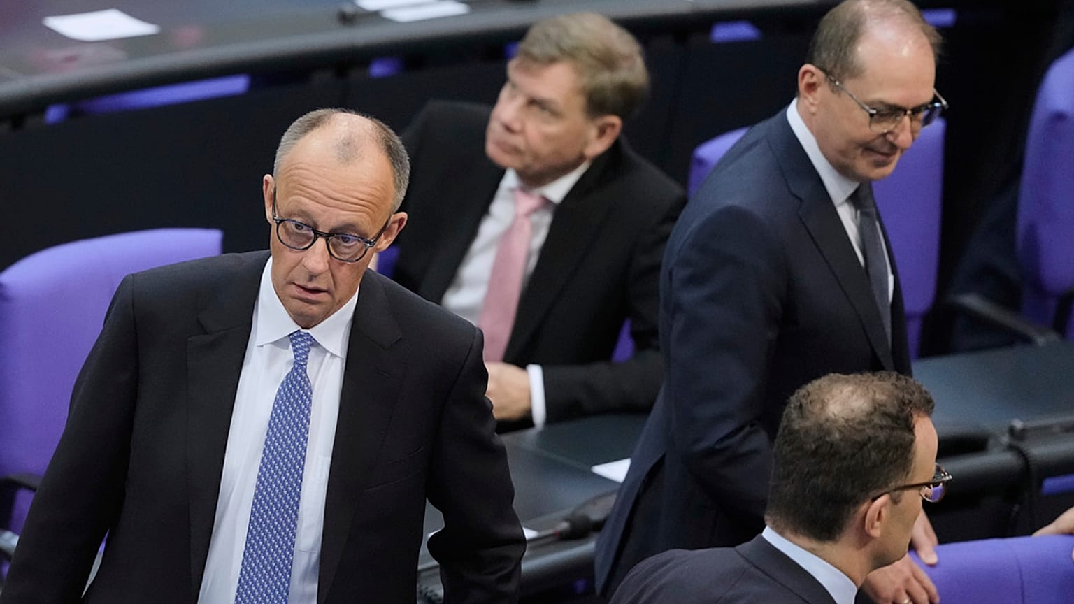 Friedrich Merz verfehlt in einem historischen ersten Wahlgang die Bundestagsmehrheit für die Wahl des nächsten Bundeskanzlers. 6. Mai 2025.