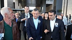 Özgür Özel'e saldırıdan hemen önce çekilen bir fotoğraf.