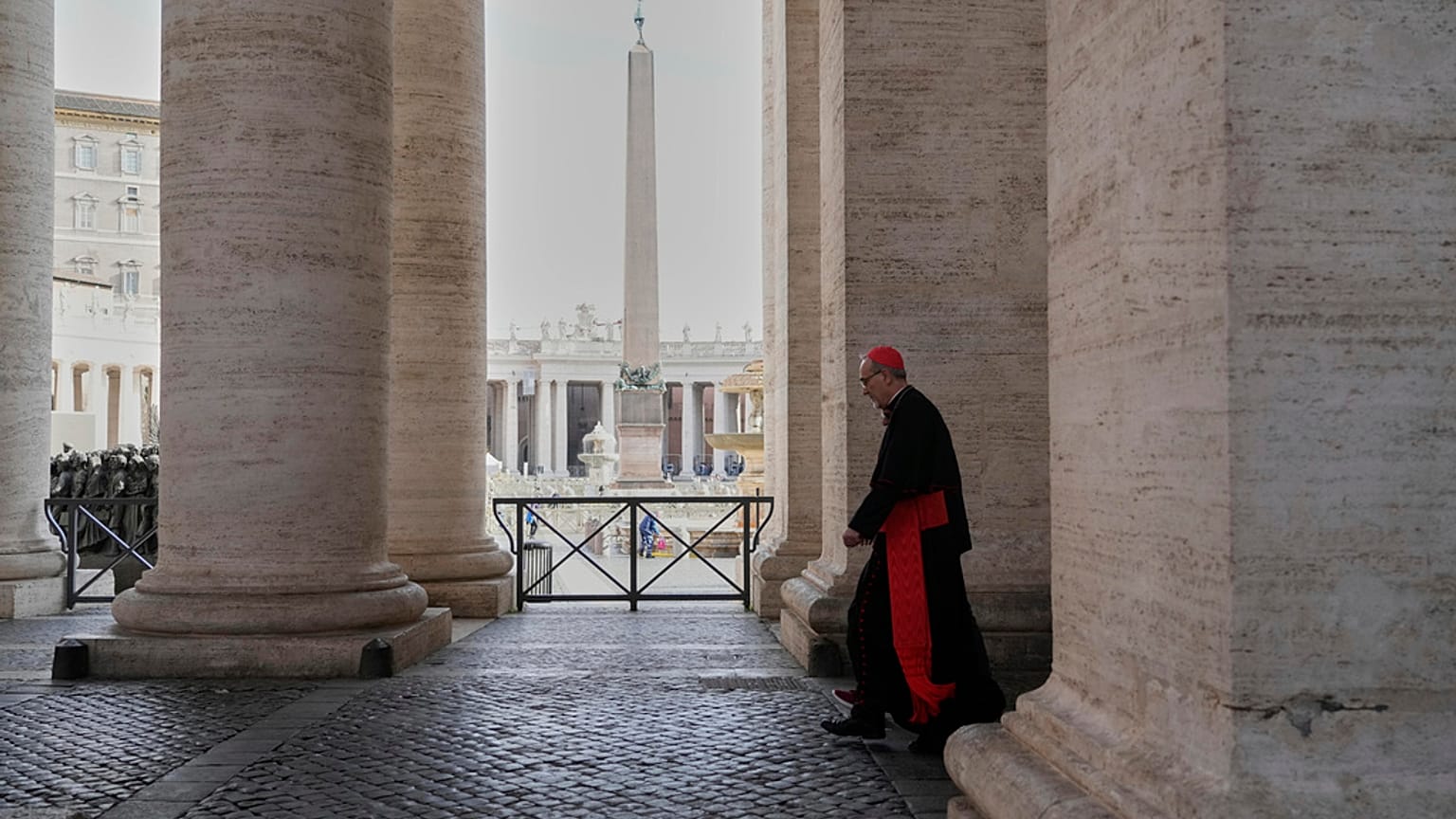 el Aula Nueva del Sínodo en el Vaticano, el martes 6 de mayo de 2025, la última vez antes del inicio del cónclave a partir de la tarde del miércoles 7 de mayo, cuando ele