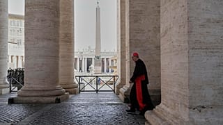 na Sala Nova do Sínodo, no Vaticano, terça-feira, 6 de maio de 2025, a última vez antes do início do conclave que começa na tarde de quarta-feira, 7 de maio, quando elegerão