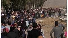 فلسطينيون ينزحون بين مناطق القطاع في أول الحرب.