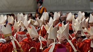 Kardynałowie tuż przed rozpoczęciem konklawe