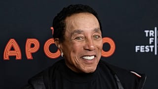 Müzik efsanesi Smokey Robinson cinsel saldırı ve tecavüzle suçlanıyor 