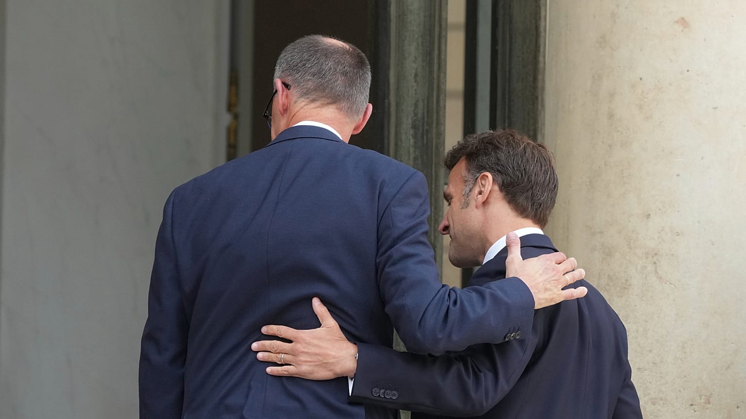 French President Emmanuel Macron welcomes German Chancellor Friedrich Merz to Paris, 7 May, 2025 