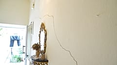 Riss in einem Haus in Voutes Heraklion