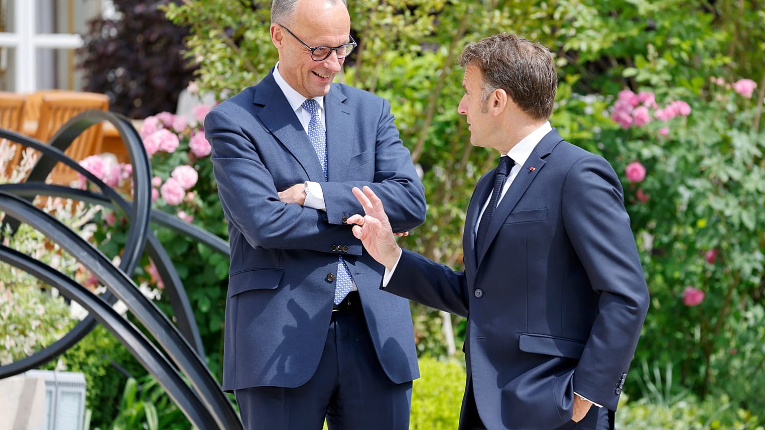 El canciller alemán Friedrich Merz (izquierda) y el presidente francés Emmanuel Macron en el Palacio del Elíseo.